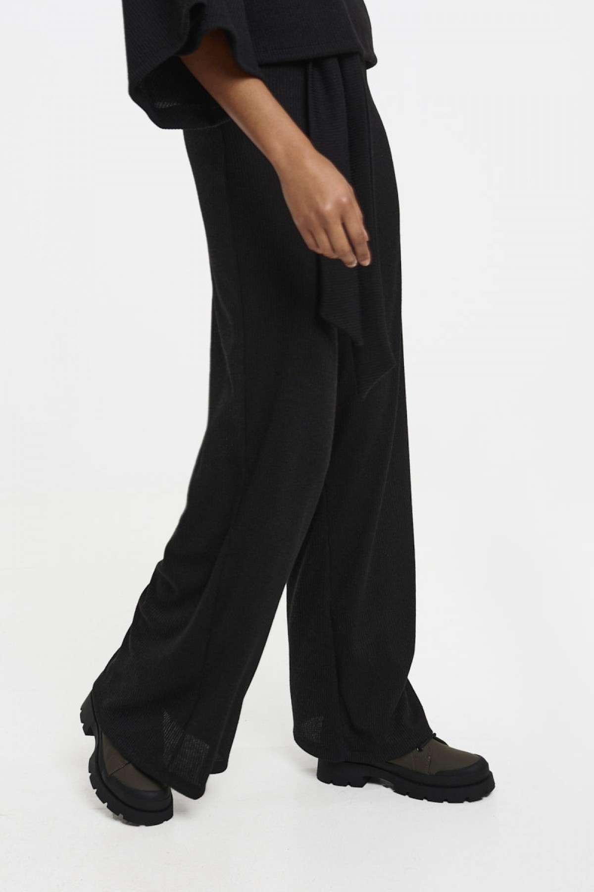 BE YOU RIBBED WIDE LEG PANTS IN BLACK