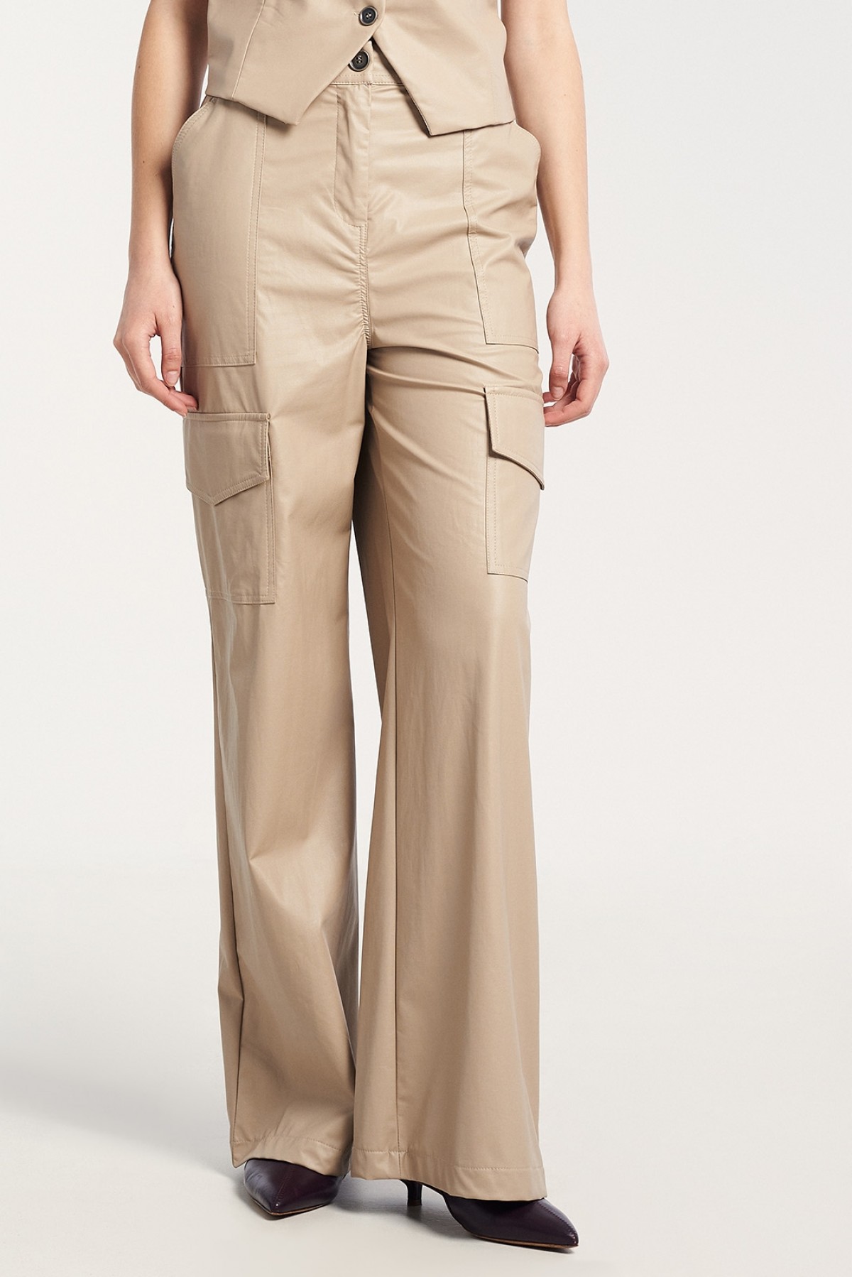 ECO LEATHER CARGO TROUSERS IN BEIGE