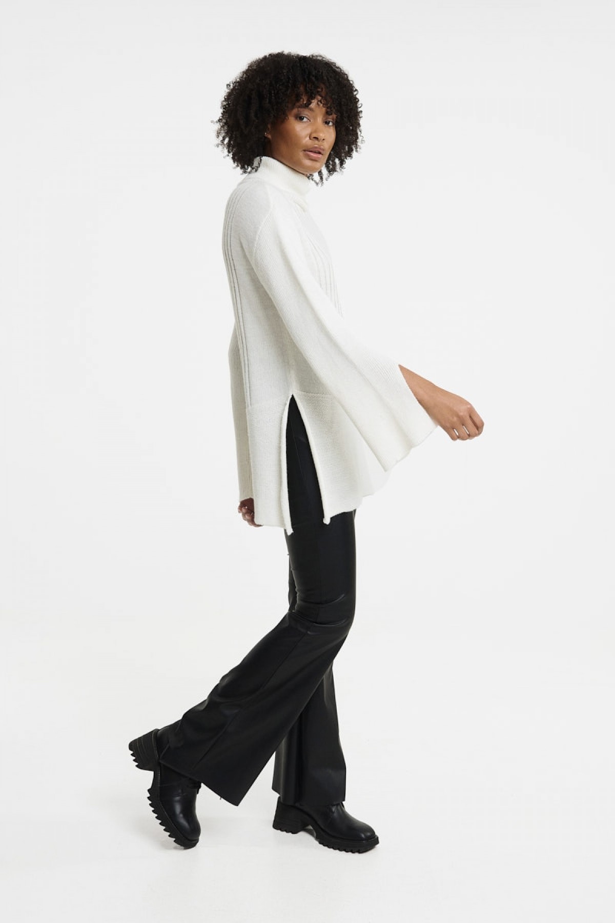 LONG RIB KNITTED BLOUSE in off white