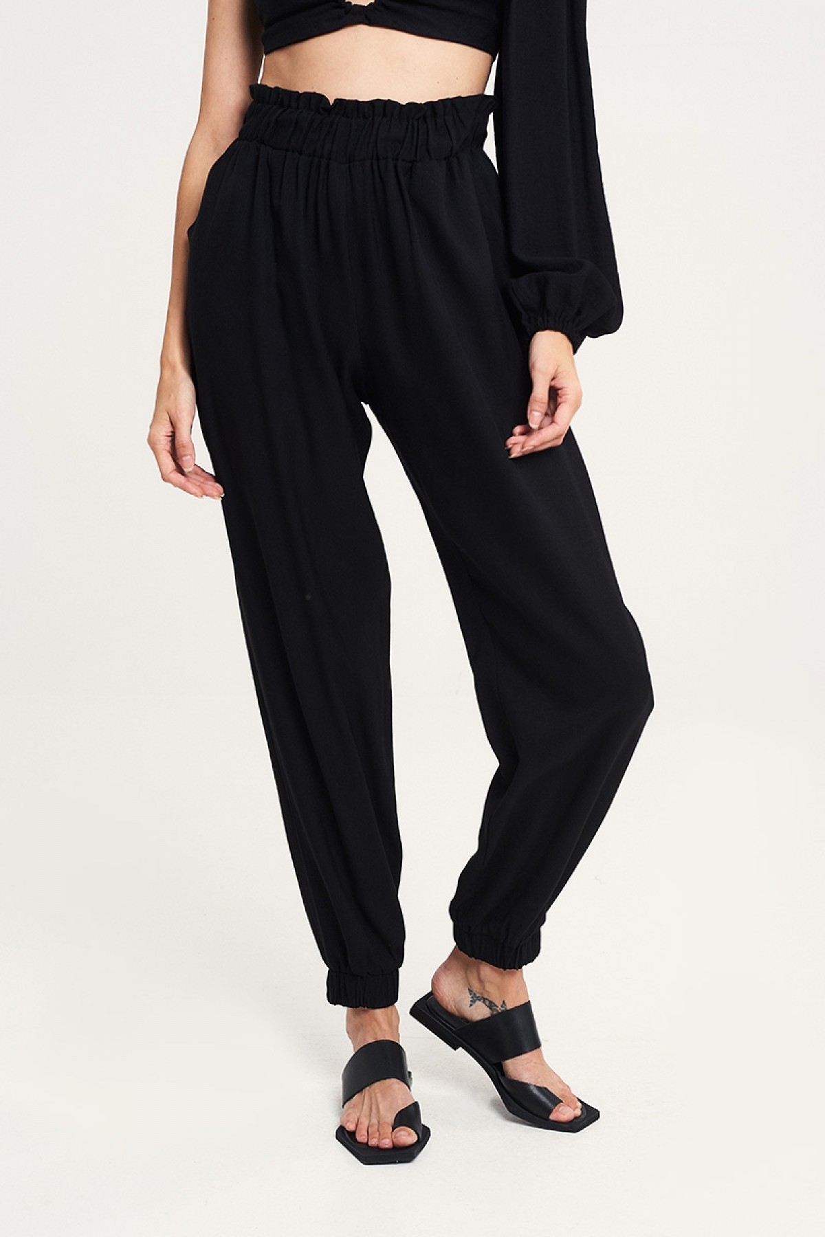 HIGH WAIST PAPERBAG TROUSERS IN BLACK