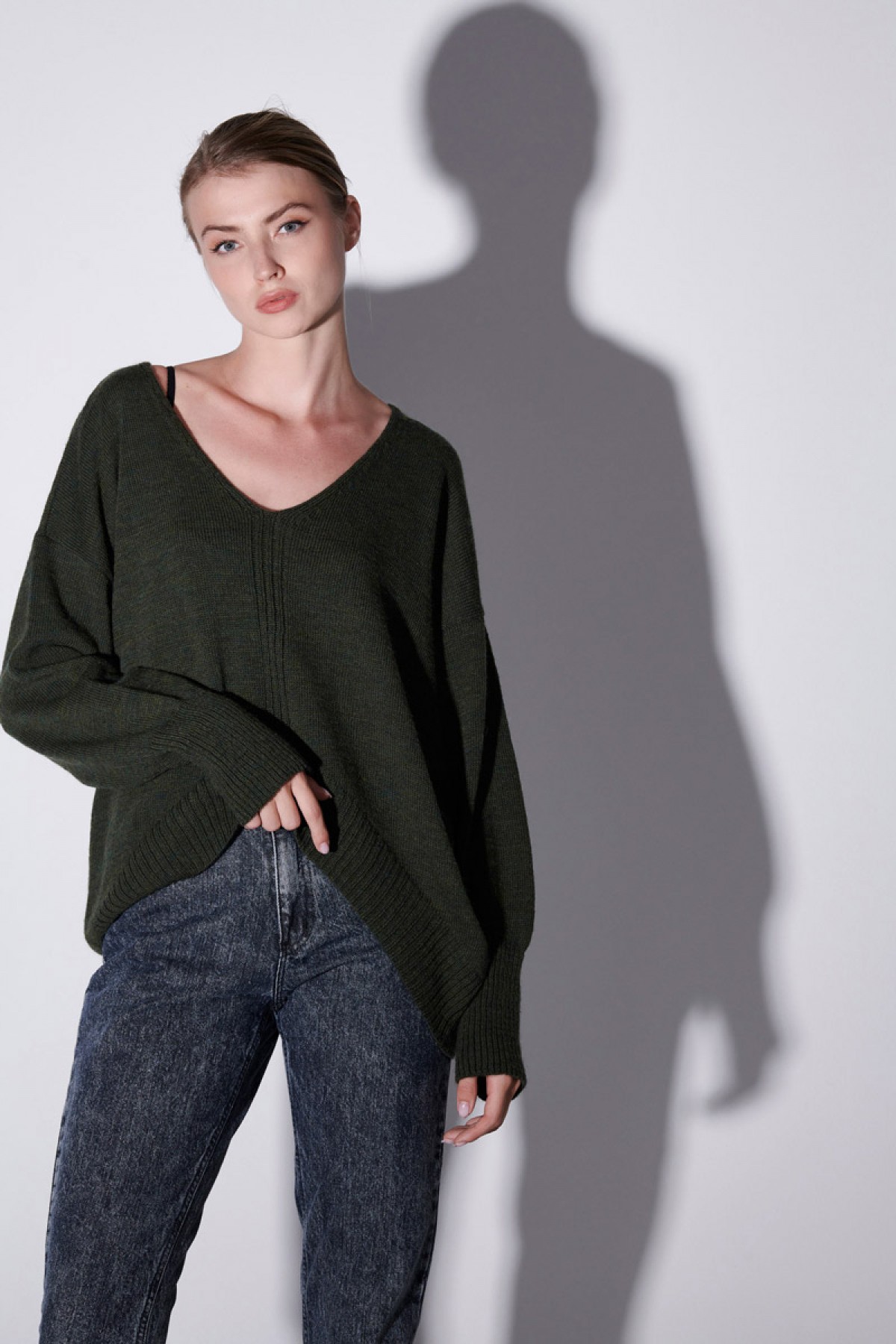 WOOL SWEATER IN OLIVE GREEN